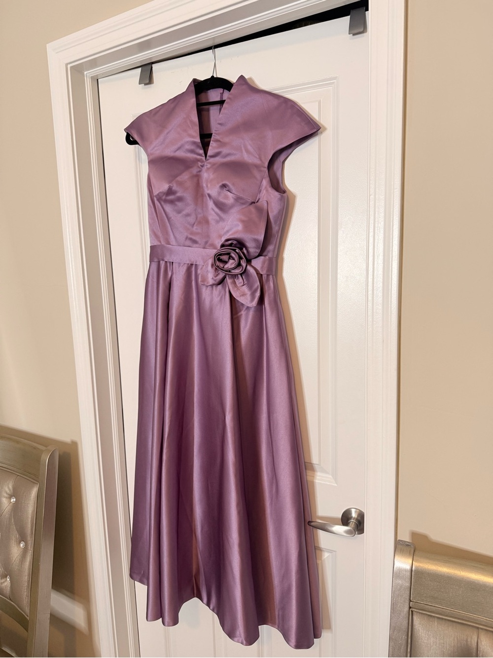Elegant Lavender Satin Cap Sleeve Formal Dress with Rosette Waist